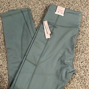 NWT Victorias Secret leggings 7/8 - size 10